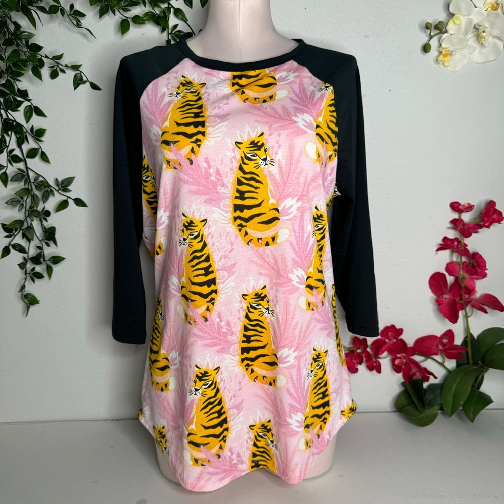 🩷 LuLaRoe 🐯 Baseball Top 🩷